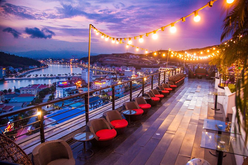 CAFE BẢN XỨ HẠ LONG MANG PHONG CÁCH DÂN GIAN ĐỘC ĐÁO CÙNG THỨC UỐNG ĐẬM CHẤT BẢN ĐỊA